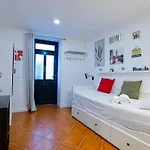 Cozy In Alfama ליסבון