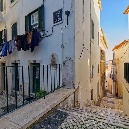 Cozy In Alfama Διαμέρισμα *