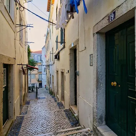 Cozy In Alfama דירה ליסבון